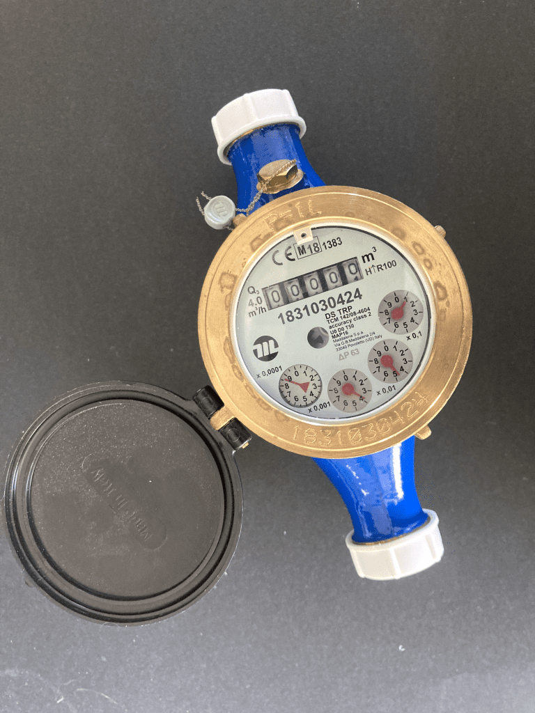 Water meter with Q3 and R