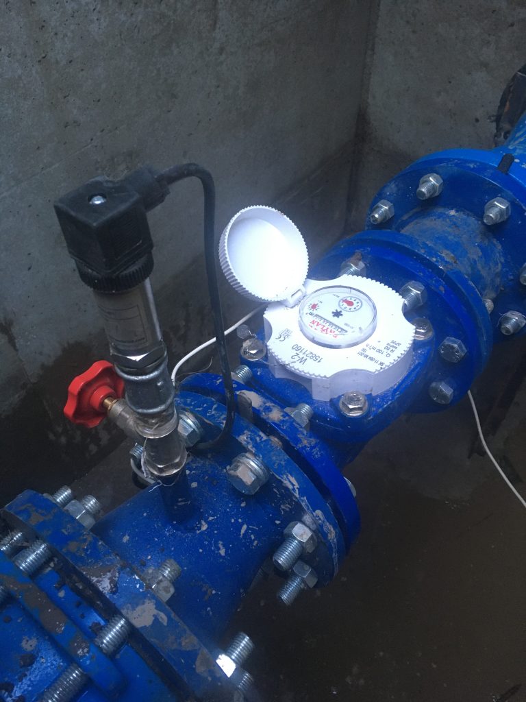 Combined pressure and flow monitoring